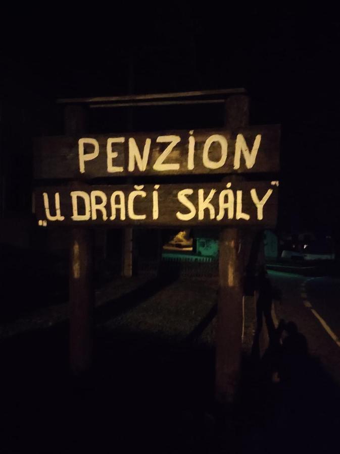 Penzion U Draci Skaly Hotel Svojse Ngoại thất bức ảnh