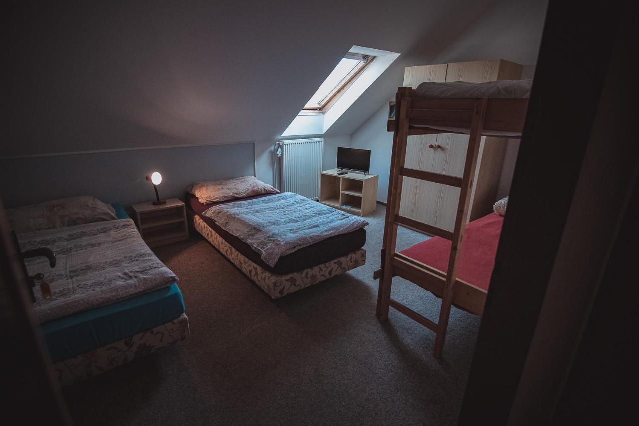 Penzion U Draci Skaly Hotel Svojse Ngoại thất bức ảnh