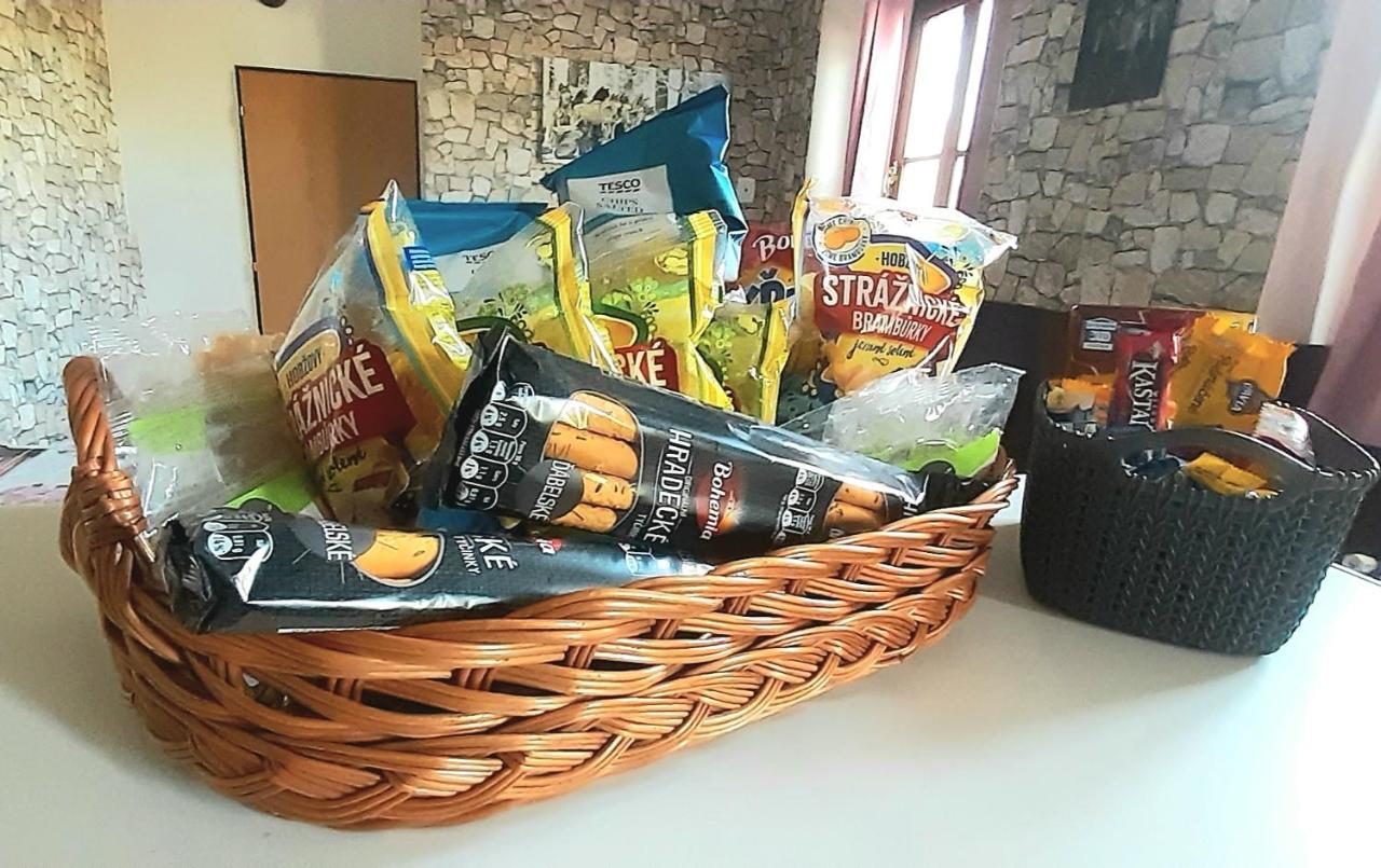Penzion U Draci Skaly Hotel Svojse Ngoại thất bức ảnh